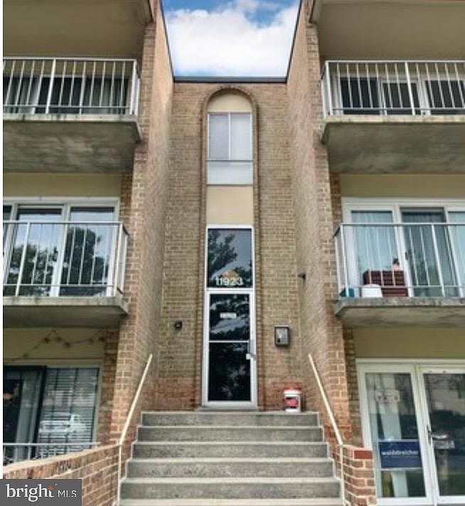 1st image of 11923 Parklawn Dr APT 201