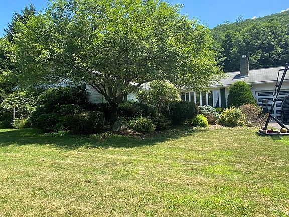 2nd image of 230 Delside Dr
