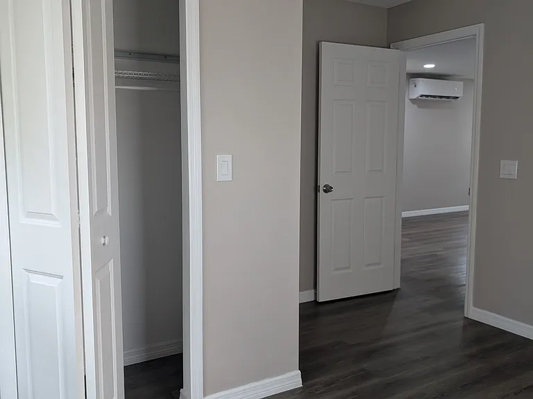 811 Hills St — Photo 12