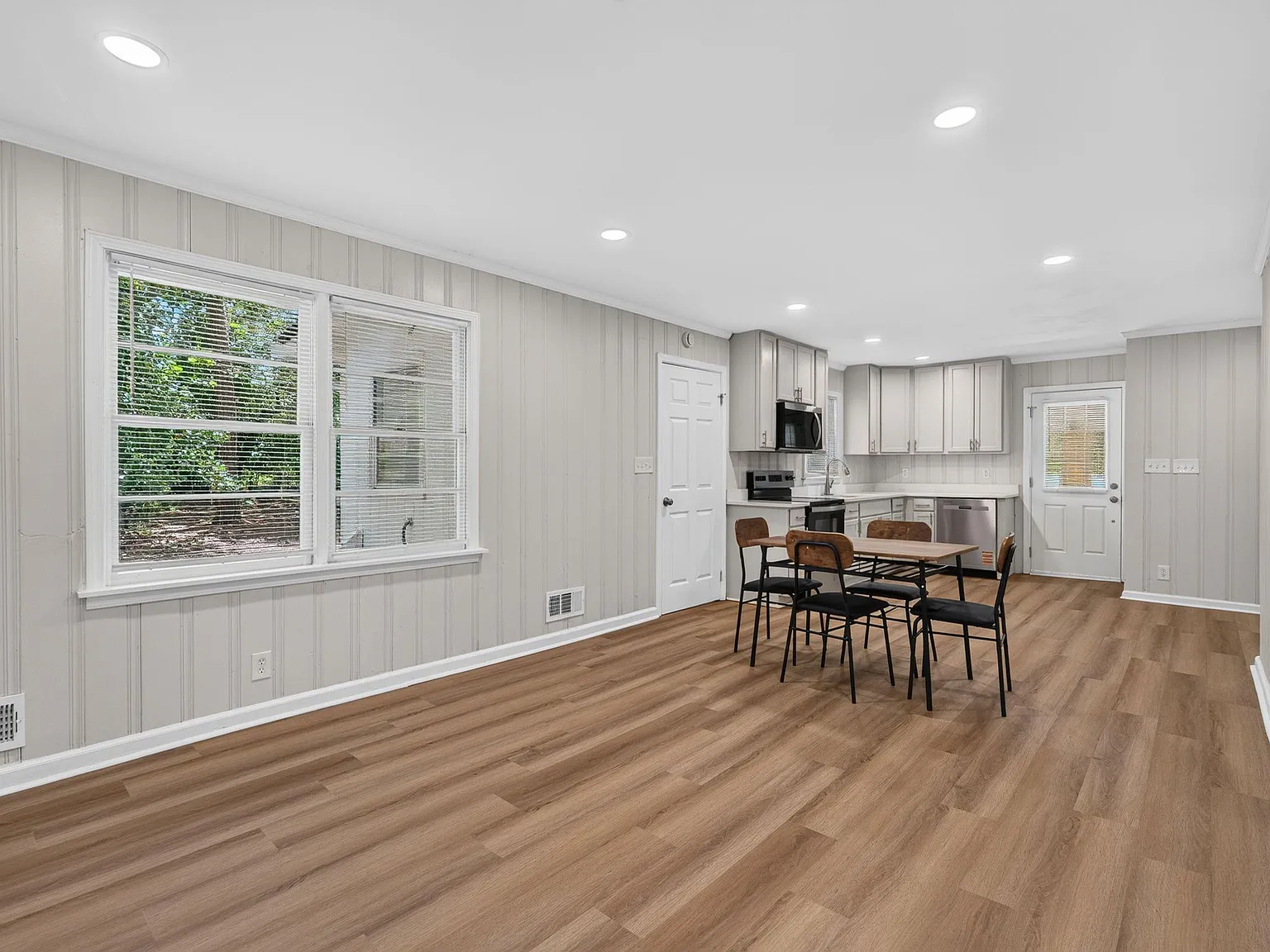 4 bed, 2.0 bath, 1759 sqft, $724 — Photo 3