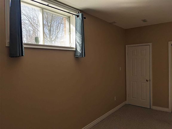 5th image of 132 Old Surrey Ln