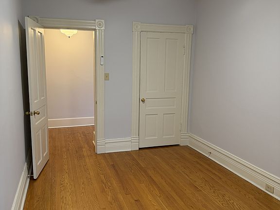5th image of 704 Penn St APT 3