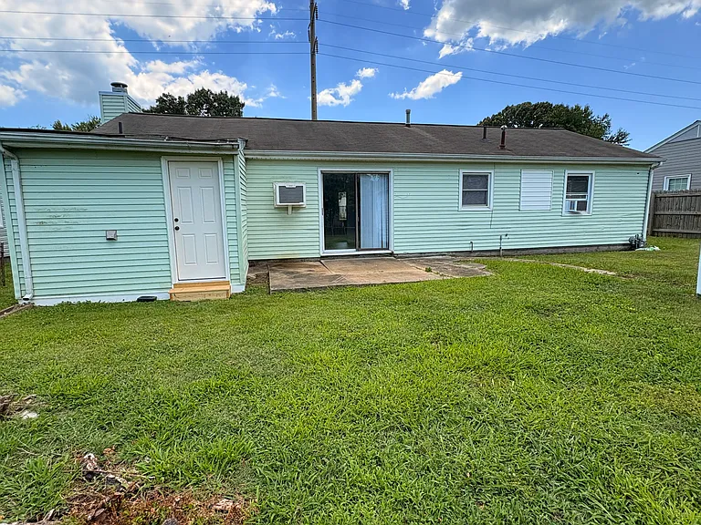 1821 Andrews Blvd — Photo 29