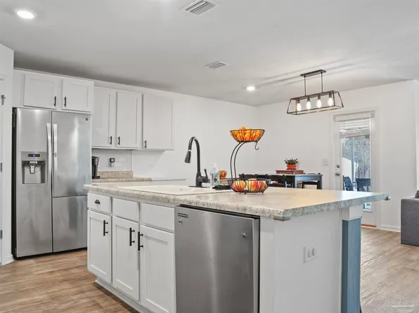 10509 Queens Gate Cir, Pensacola, FL 32506