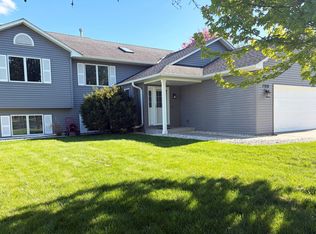 7910 166th St W, Lakeville, MN 55044