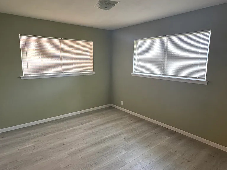 4629 Janssen Dr — Photo 10