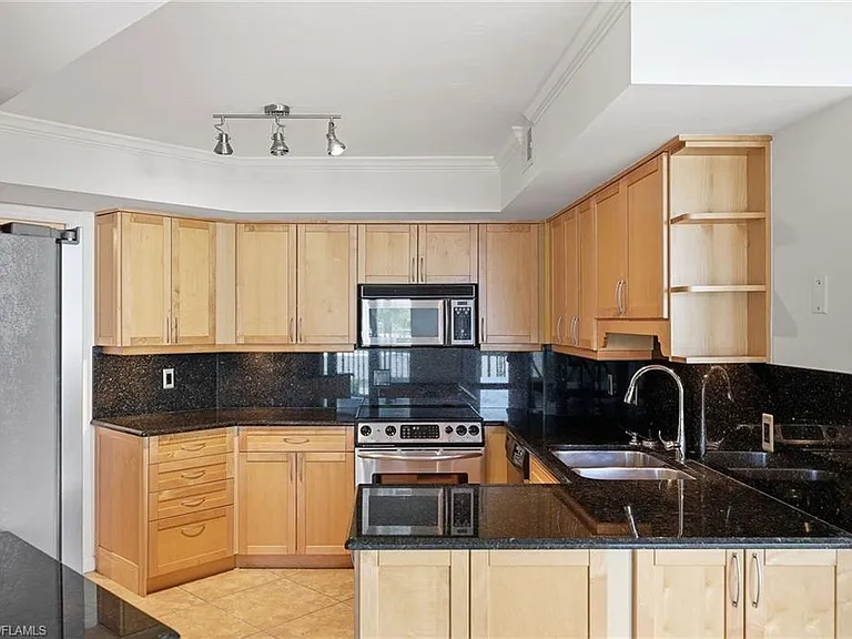4551 Gulf Shore Blvd N #200 — Photo 12