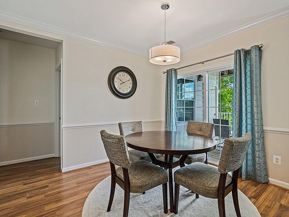 4th image of 43114 Watercrest Sq #203