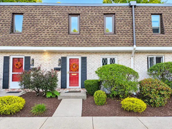 185 Porter Lake Dr, Springfield, MA 01106