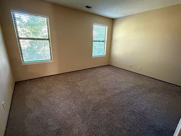 731 Mikkelsen Dr — Photo 14