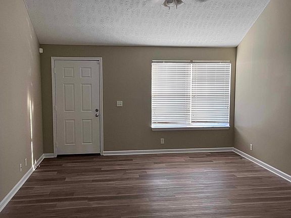 2nd image of 1530 Saint Andrews Dr