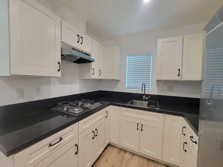 11325 Martha St — Photo 9