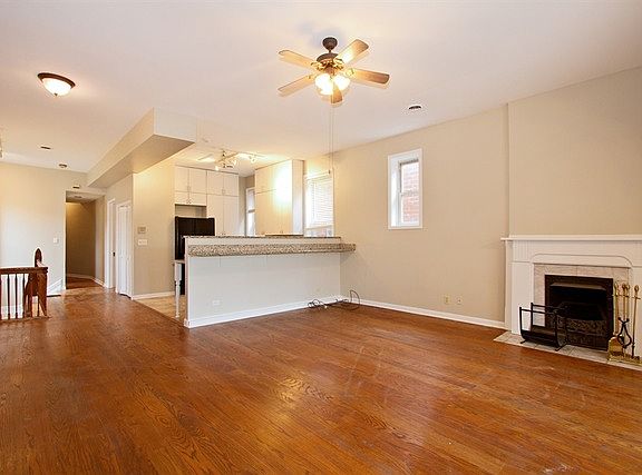2nd image of 1128 W Fullerton Ave #5