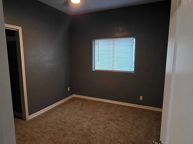 210 N Rowe St — Photo 16
