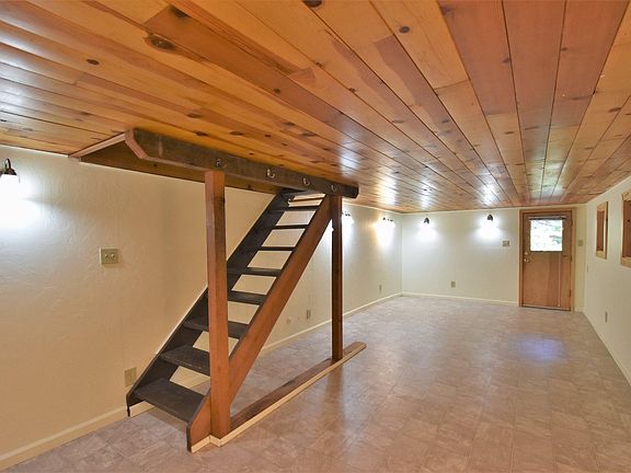 3rd image of 22551 Spruce Dr