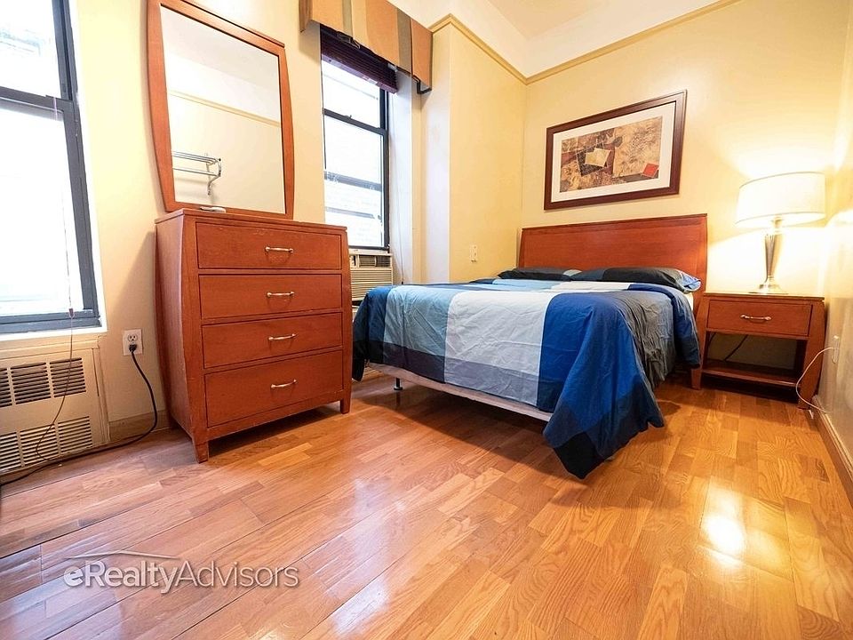 1st image of 209 E 14th St #305
