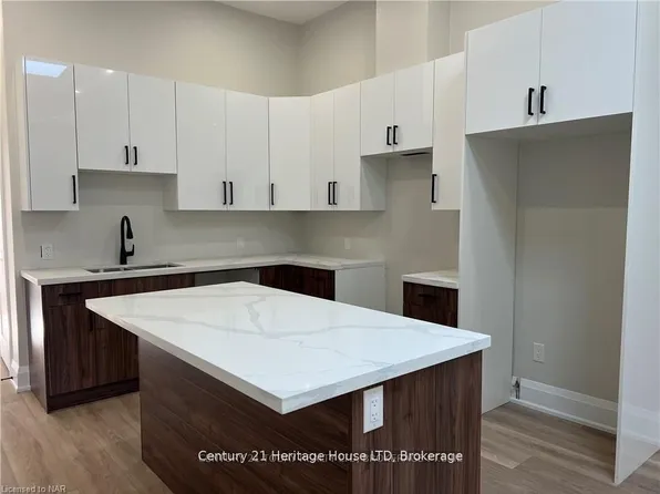 43 Jarvis St #205, Fort Erie, ON L2A 2S3