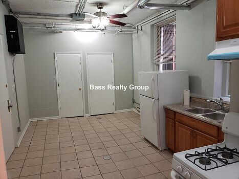 1st image of 1339 W Greenleaf Ave #G5