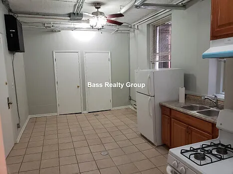 1339 W Greenleaf Ave #G5