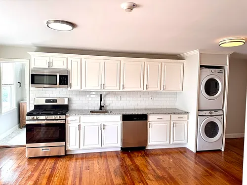 215 State St #D Photo 1