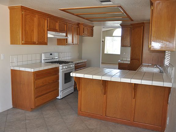 4th image of 18050 Catalpa St
