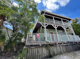 640 6th St, Cedar Key, FL 32625