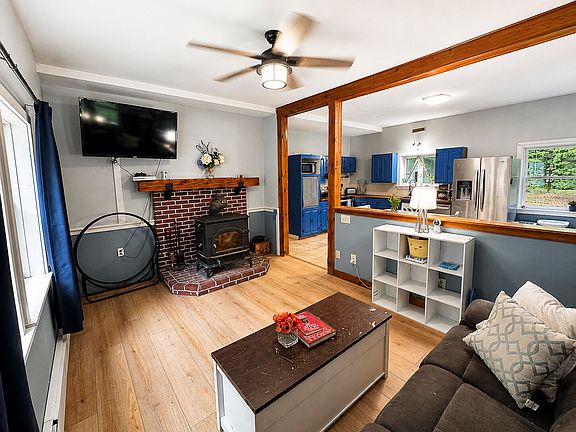 4th image of 42 Cobble Hill Road