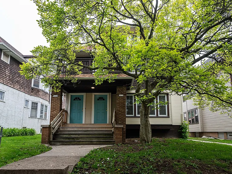 3040 N Maryland Ave — Photo 18