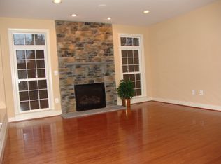 3649 Thomasson Crossing Dr, Triangle, VA 22172