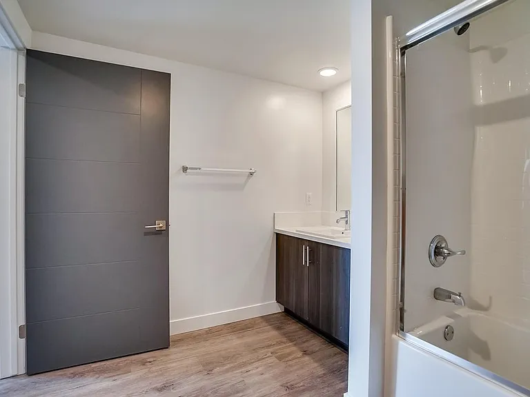 6015 Woodman Ave #201 — Photo 27