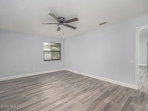 4th image of 2542 SW Hinchman St