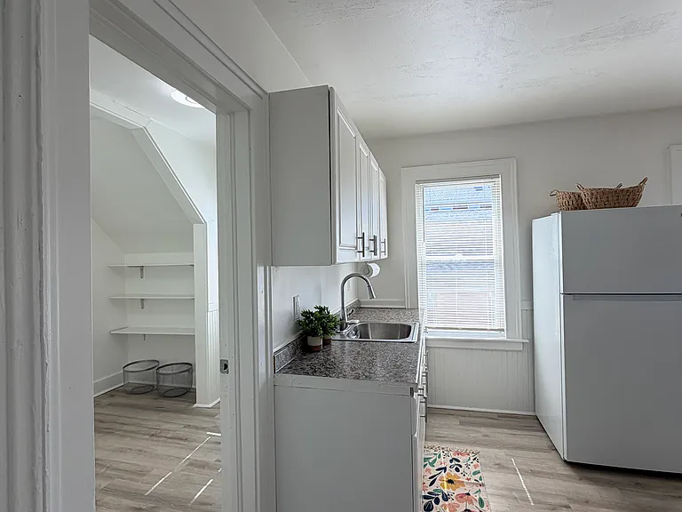 49 Henry St #3 — Photo 2