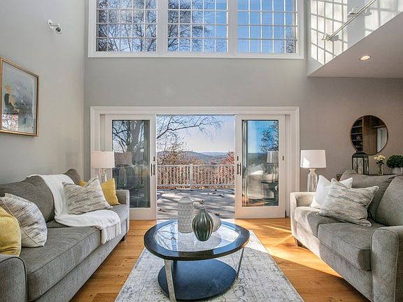 Flintlock liv room thru to deck and view.jpg