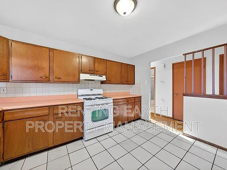 8908 Scottdale Ave — Photo 16