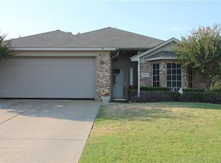 8049 Whitney Ln, Fort Worth, TX 76120