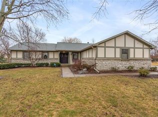 515 Green Meadow Dr, Greenwood, IN 46143