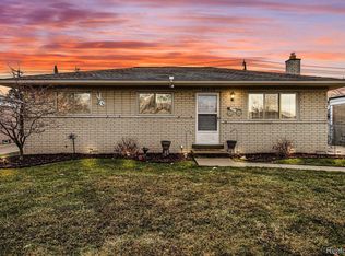 18820 Rosegarden St, Roseville, MI 48066