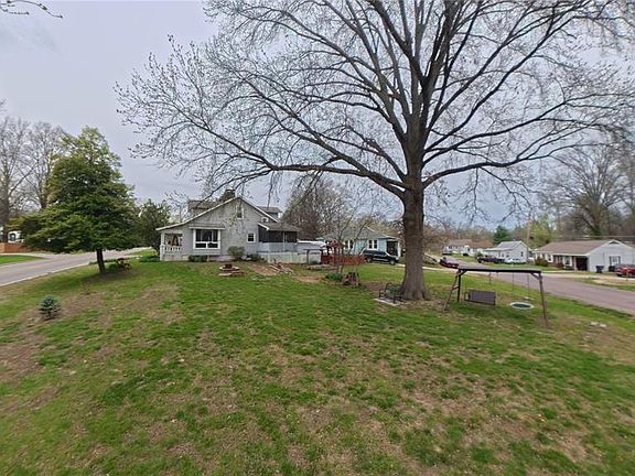 3rd image of 1212 Mascoutah Ave