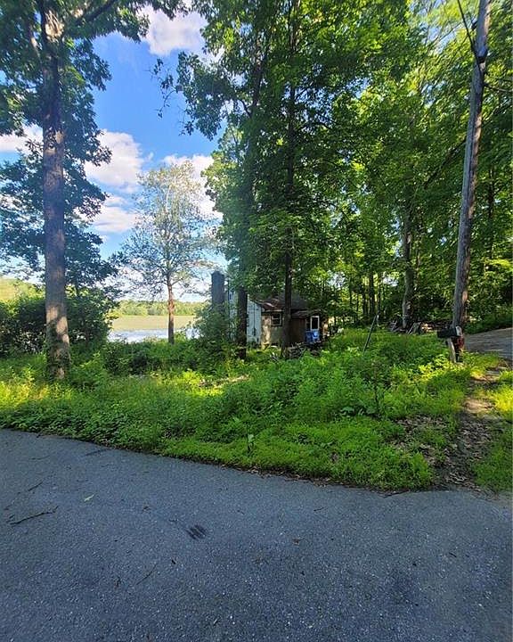 2nd image of 211 Paradise Dr