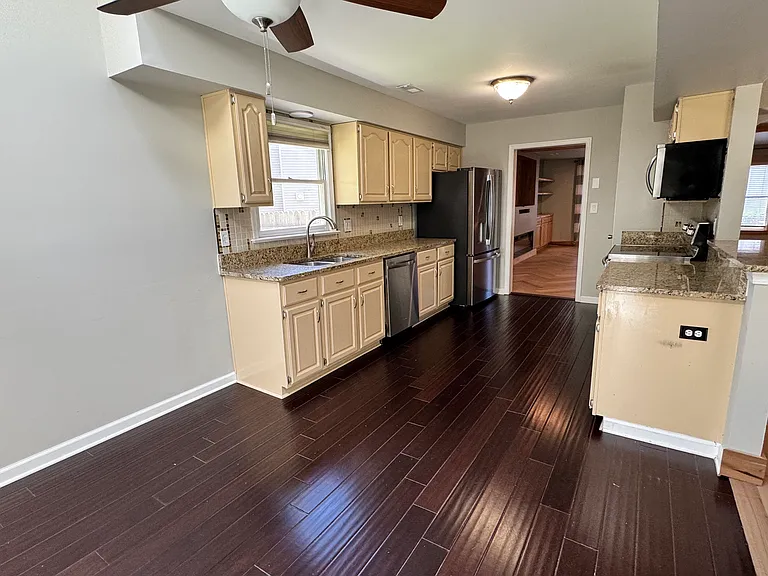 893 Henrico Ct — Photo 14