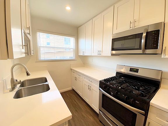 4th image of 1107 Bay St APT A