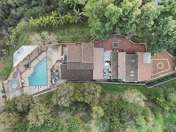 3rd image of 2090 Vista Ave