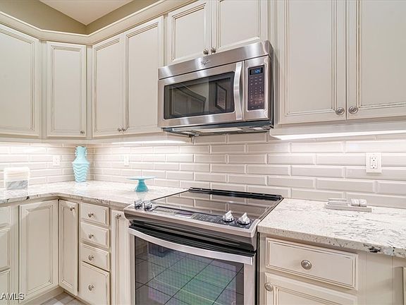 3rd image of 9221 Bayberry Bnd APT 202