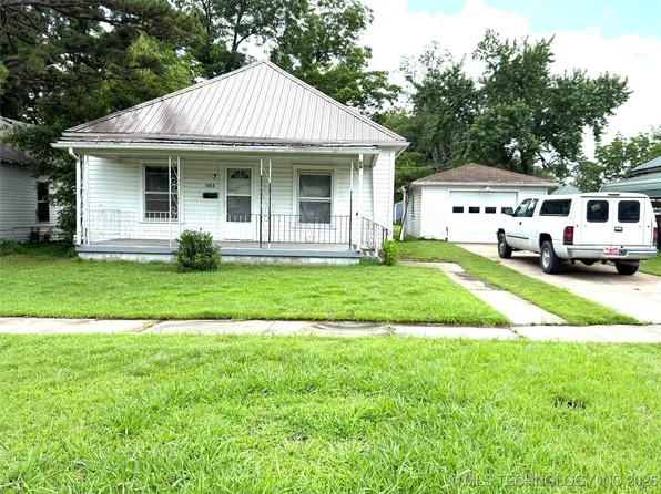 903 W Broadway St, Henryetta, OK 74437