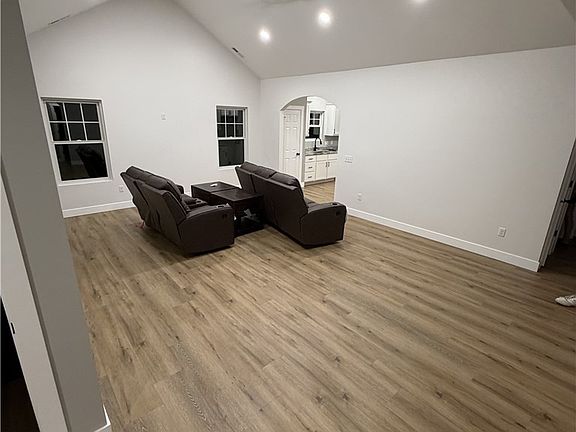 5th image of 2403 Lilly St