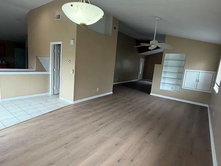 28426 Sandhurst Way — Photo 8