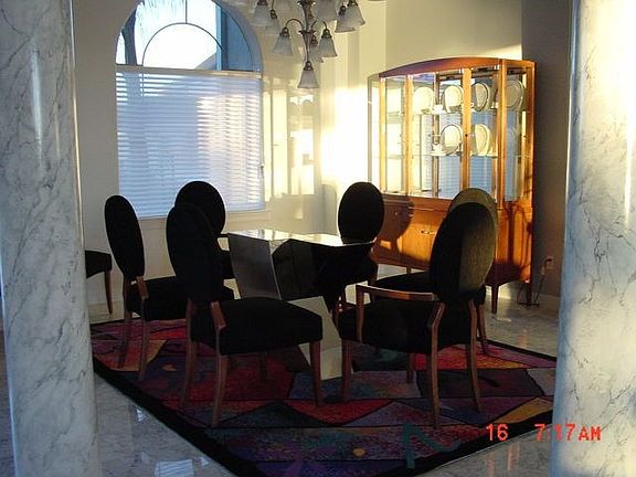 Formal dininfg room