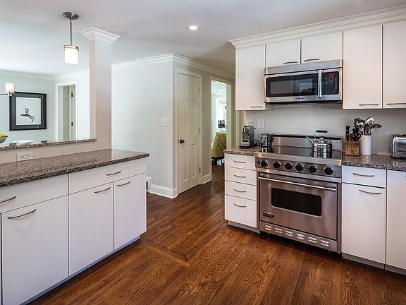 5th image of 108 Weed St
