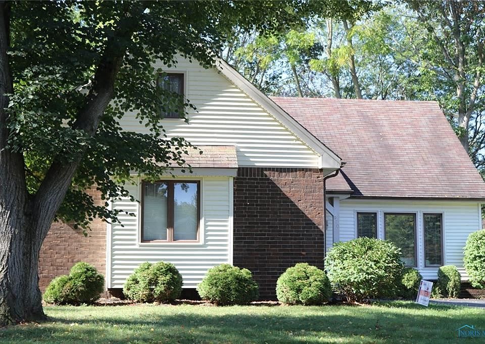 1st image of 910 Oak Knoll Dr