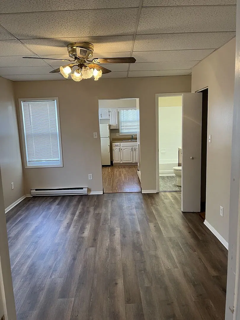 102-108 N Wood St — Photo 2